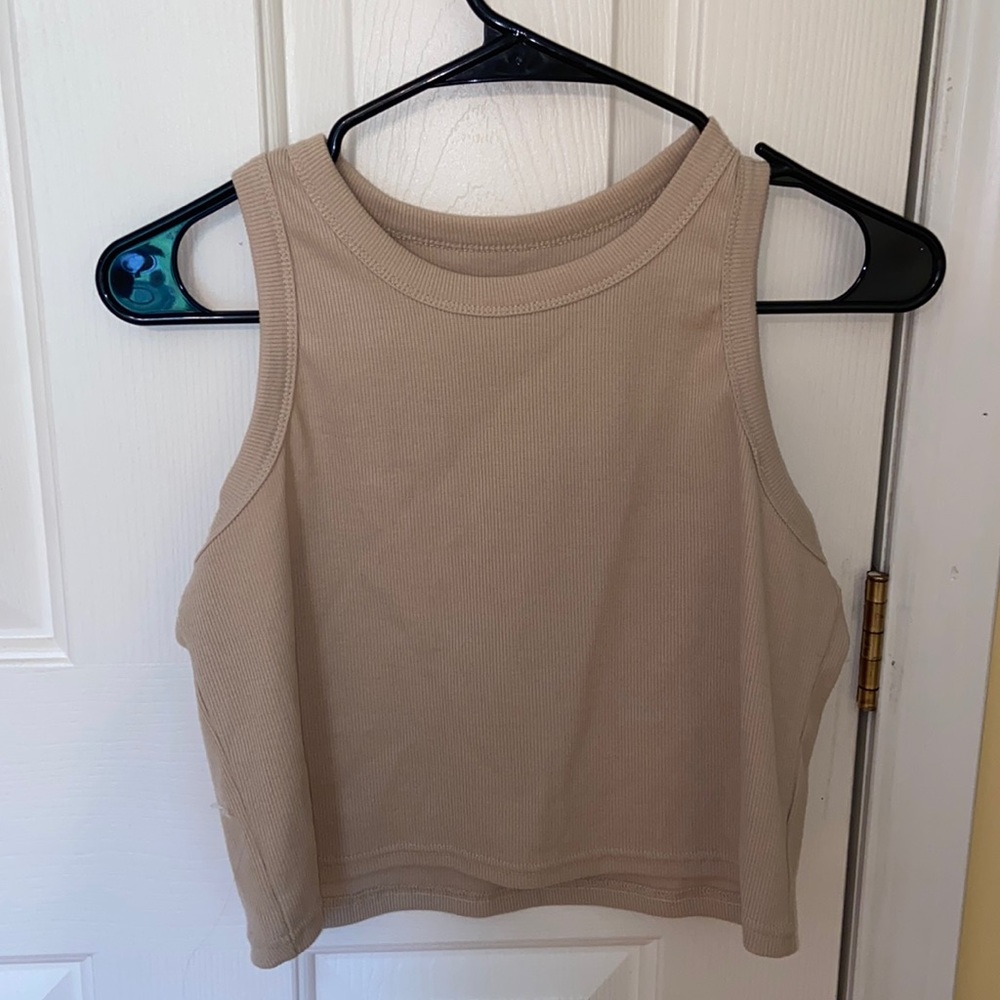 Women’s neutral crop tank